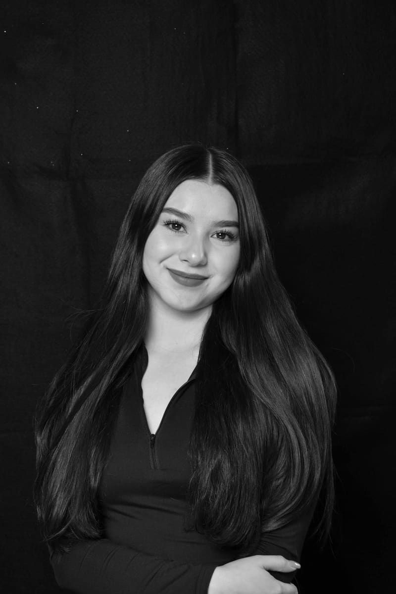 Retrato en blanco y negro de Mariali Durán, parte del equipo de Casa Clementina